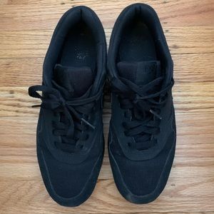 Black Nike airs in great condition